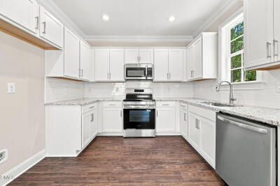 137 Seaman Street photo 5