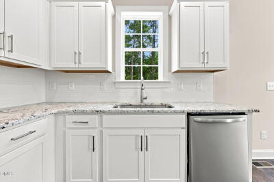 137 Seaman Street photo 6